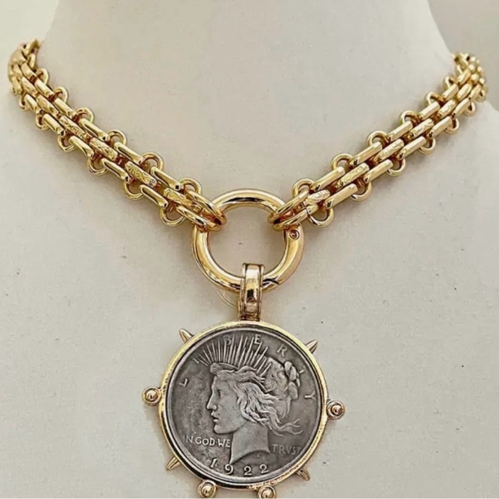 17 “ length VINTAGE LARGE COIN PENDENT NECKLACE ❤️❤️
